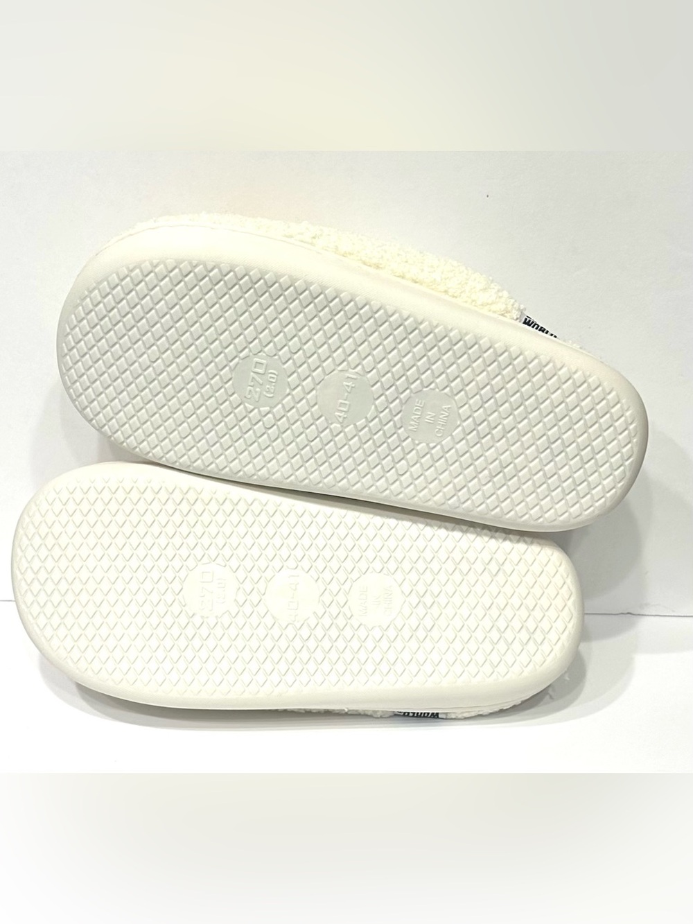 NEW SmileyWorld Women Smiley Face Warm Comfy Soft Slippers (M/L Fits up to US 8) - Picture 5 of 14
